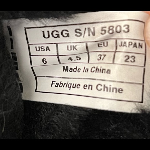 UGG Black Bailey Button sz 6 - Picture 4 of 11